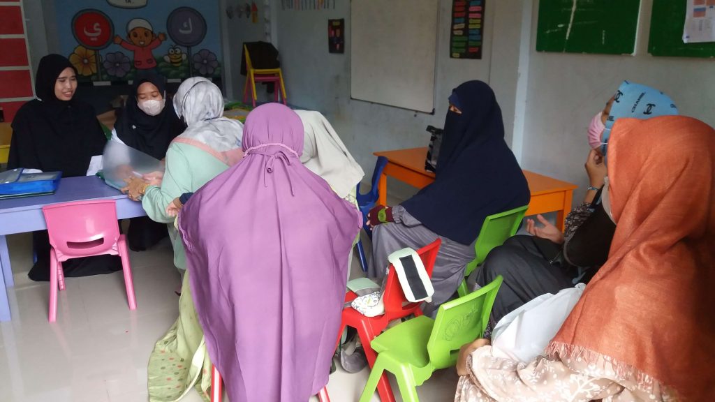 Pembagian Raport Kelas Ali-min