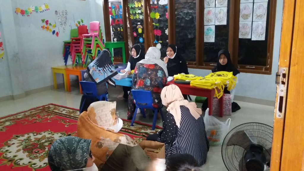 Pembagian Raport Kelas Umar-min